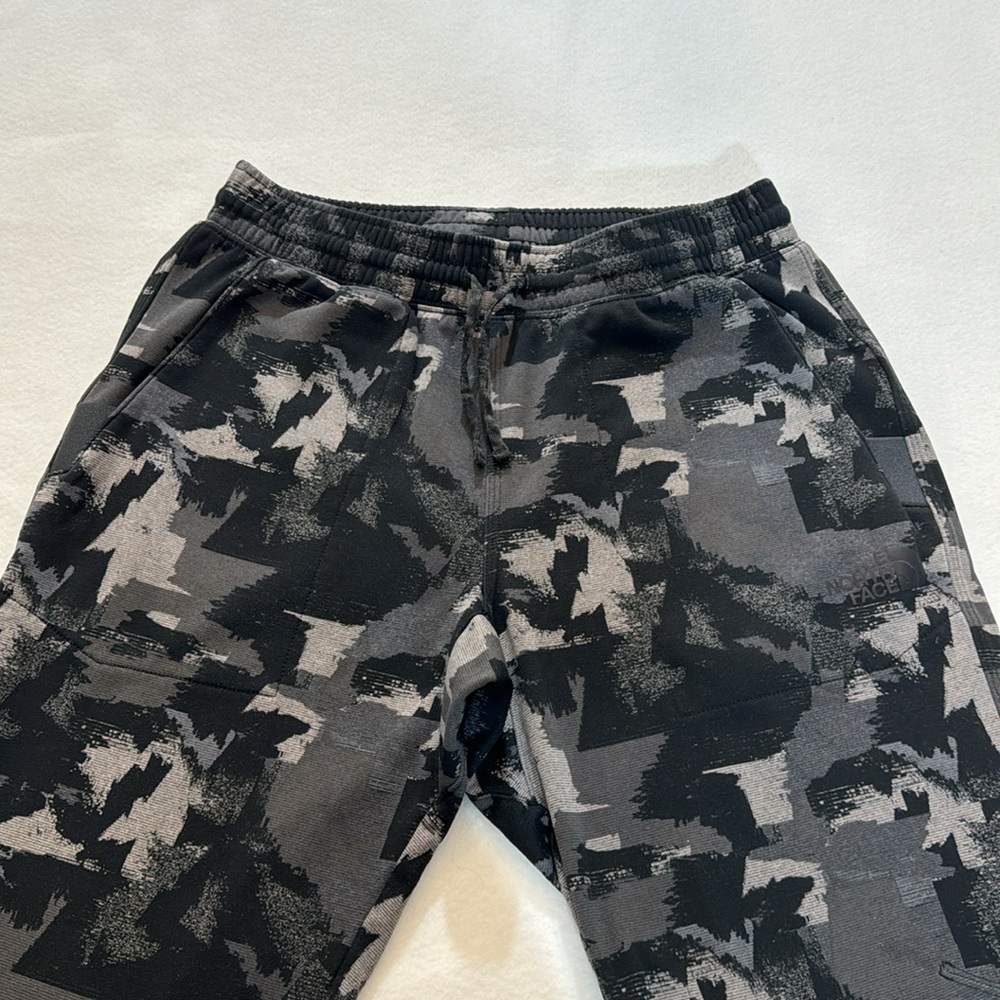 The North Face Mens Fleece Lined Jogger/Sweatpants,  Black Grey Camo, size S